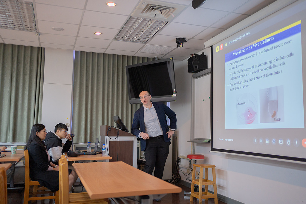 2023.12.07 美國梅約診所 Dr. Alexander Revzin來訪演講 (照片來源：媒體公關中心提供)